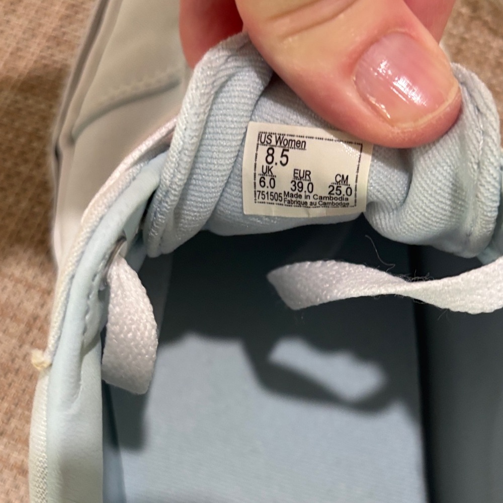 Vans Old Skool sneakers in pale sky blue canvas. Women 8.5. Like new condition - Picture 8 of 8